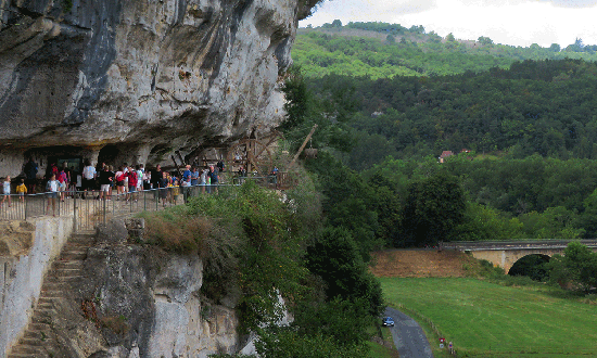 La Roque Saint-Christophe, rock houses of the Neanderthals